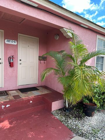 227 FORESTERIA Drive D, Lake Park, FL 33403