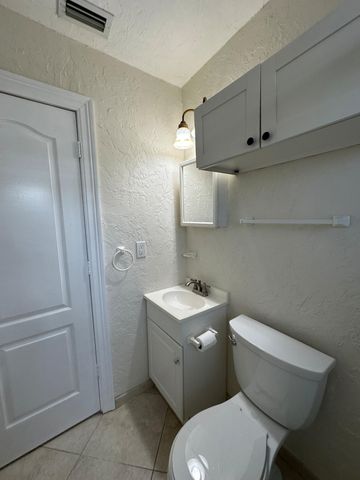 227 FORESTERIA Drive D, Lake Park, FL 33403