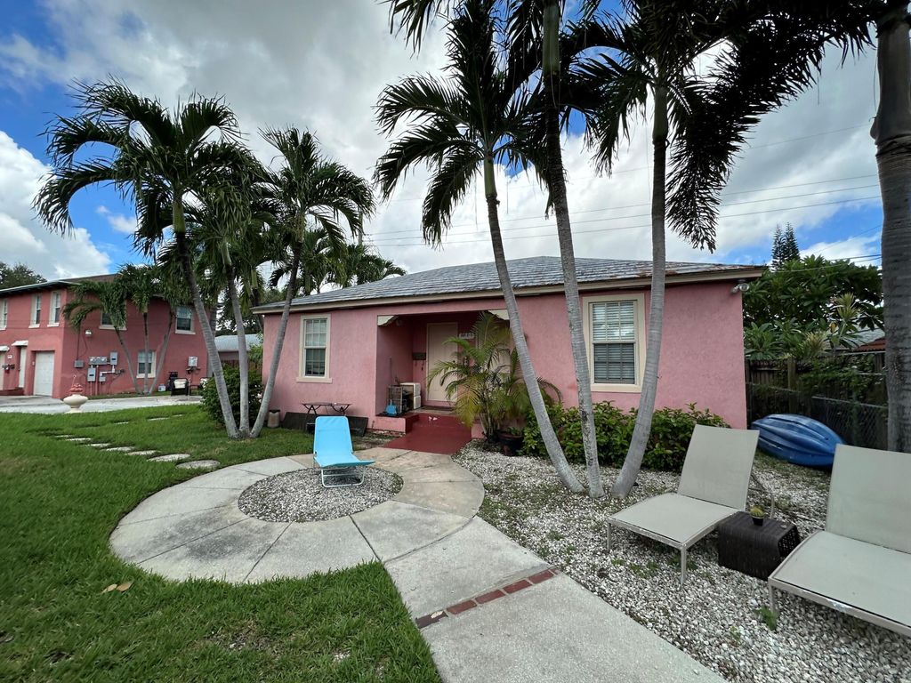 227 FORESTERIA Drive D, Lake Park, FL 33403