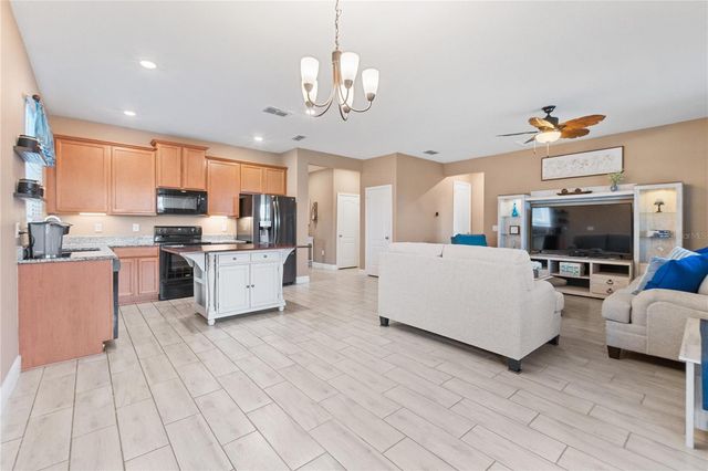 697 SARNER PASS WAY, Winter Haven, FL 33881