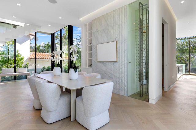 536 W 51st St, Miami Beach, FL 33140