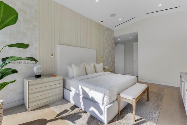 536 W 51st St, Miami Beach, FL 33140