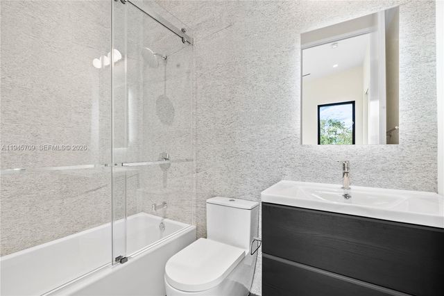 536 W 51st St, Miami Beach, FL 33140