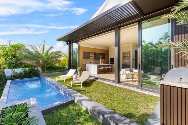 536 W 51st St, Miami Beach, FL 33140