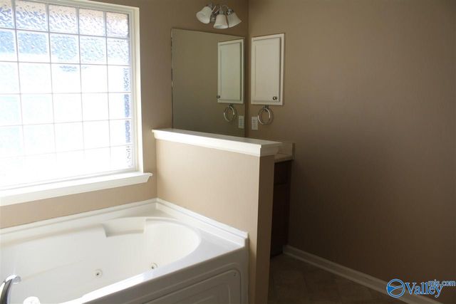 7010 Thornwood Lane, Owens Cross Roads, AL 35763