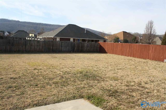 7010 Thornwood Lane, Owens Cross Roads, AL 35763