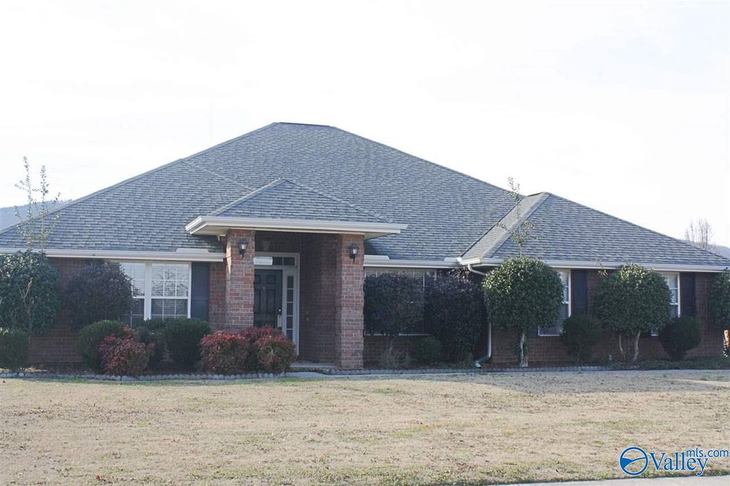 7010 Thornwood Lane, Owens Cross Roads, AL 35763