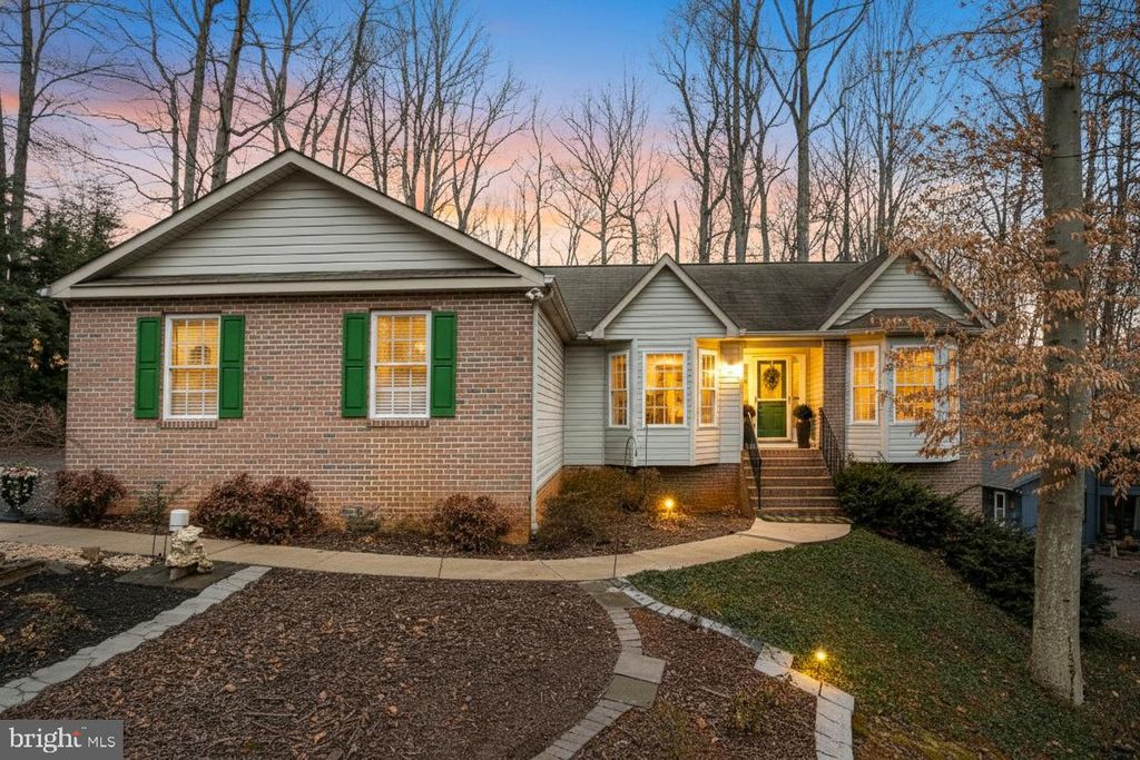 Image 1 of property listing at 2203 LAKEVIEW PKWY, Locust Grove, VA 22508