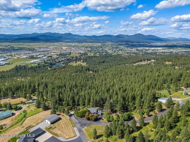 16289 W Summerfield RD, Post Falls, ID 83854