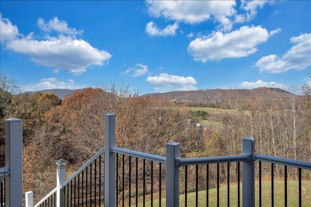 35 Fawn CT, Roanoke, VA 24012