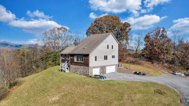 35 Fawn CT, Roanoke, VA 24012