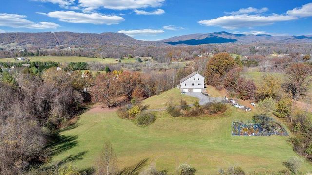 35 Fawn CT, Roanoke, VA 24012