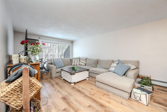 13 Silvestri Cir Unit 19, Derry, NH 03038