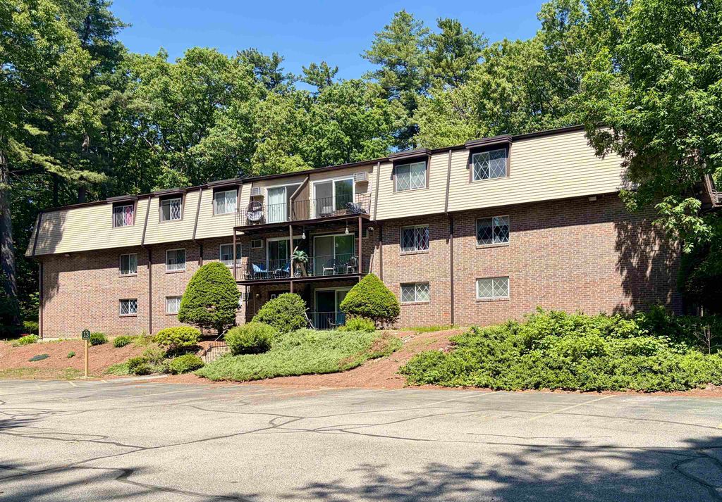 13 Silvestri Cir Unit 19, Derry, NH 03038