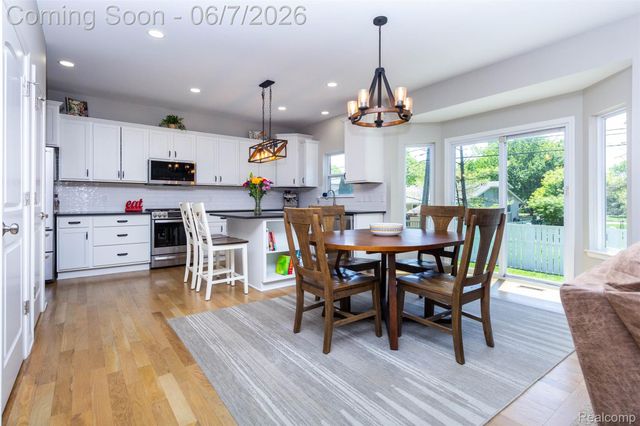 36039 Curtis Road, Livonia, MI 48152