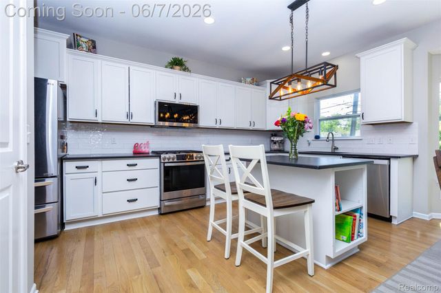 36039 Curtis Road, Livonia, MI 48152