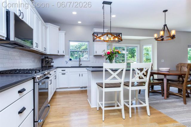 36039 Curtis Road, Livonia, MI 48152
