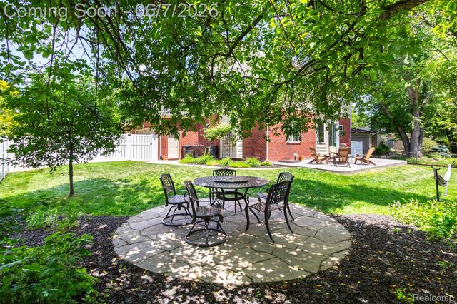 36039 Curtis Road, Livonia, MI 48152