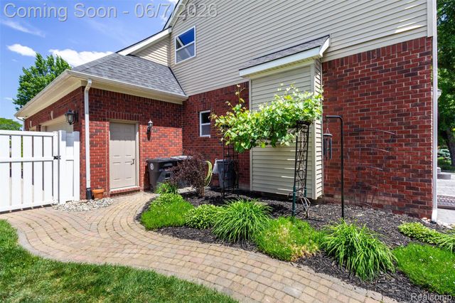 36039 Curtis Road, Livonia, MI 48152