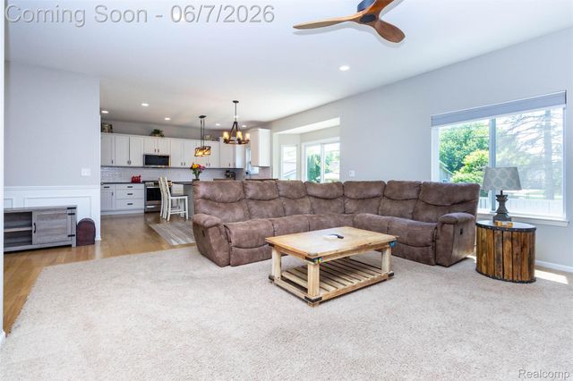 36039 Curtis Road, Livonia, MI 48152