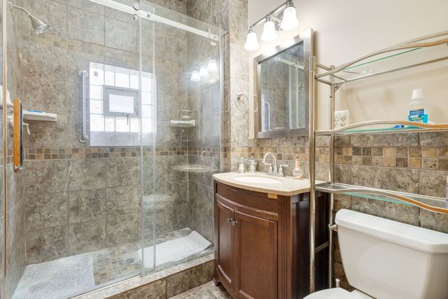 2312 W Taylor Street, Chicago, IL 60612