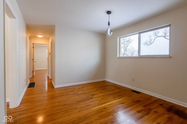 2950 S Lake Drive, Columbus, IN 47203