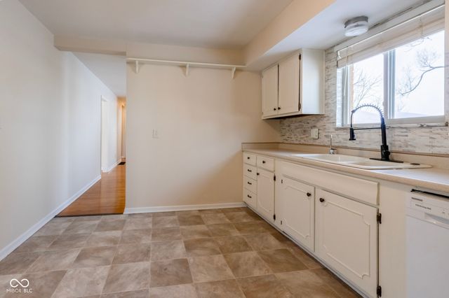 2950 S Lake Drive, Columbus, IN 47203