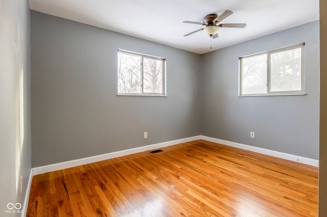 2950 S Lake Drive, Columbus, IN 47203