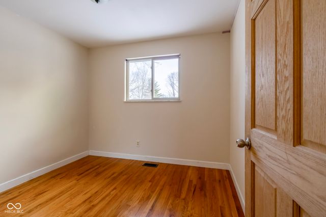 2950 S Lake Drive, Columbus, IN 47203