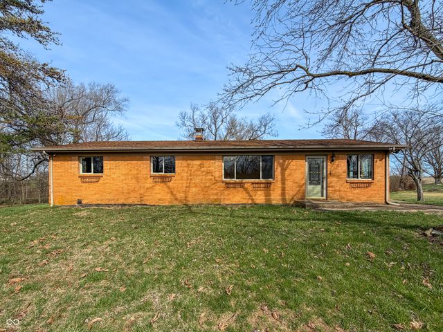 2950 S Lake Drive, Columbus, IN 47203