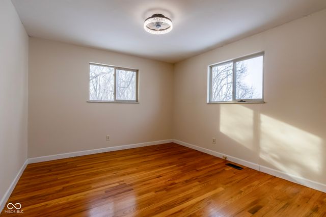 2950 S Lake Drive, Columbus, IN 47203