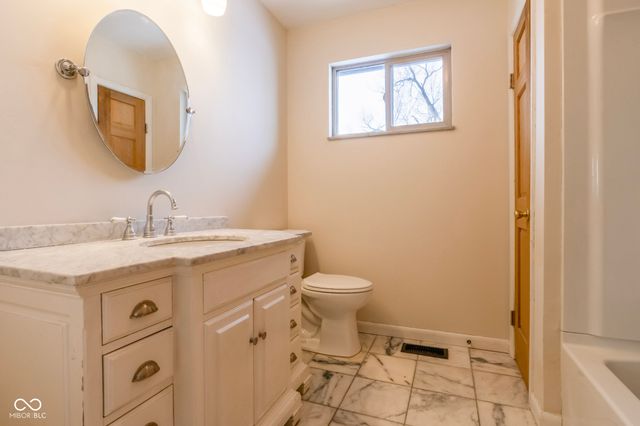 2950 S Lake Drive, Columbus, IN 47203