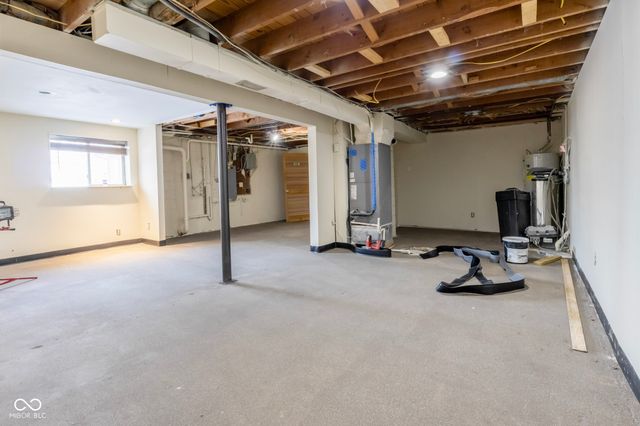 2950 S Lake Drive, Columbus, IN 47203