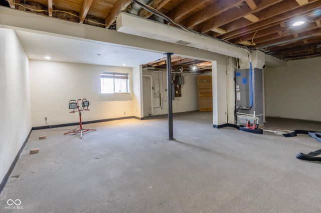 2950 S Lake Drive, Columbus, IN 47203