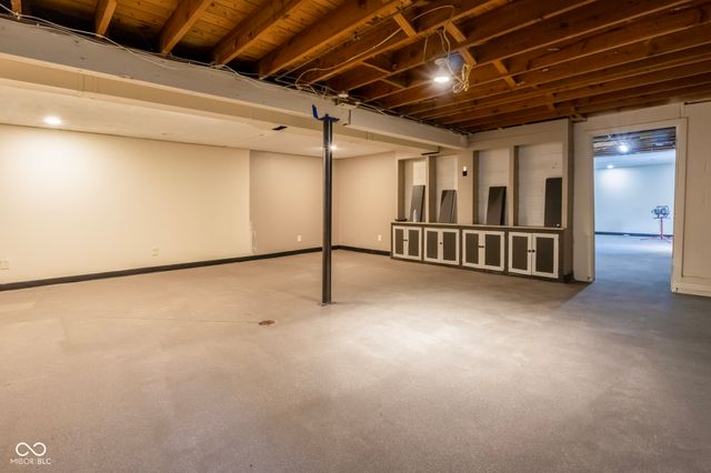 2950 S Lake Drive, Columbus, IN 47203