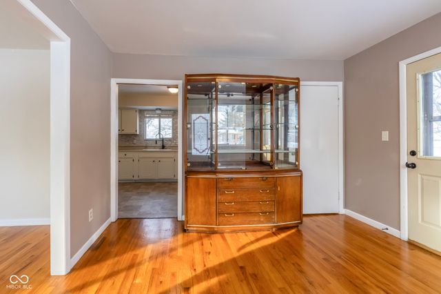 2950 S Lake Drive, Columbus, IN 47203