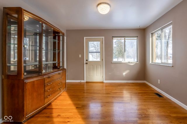 2950 S Lake Drive, Columbus, IN 47203