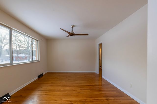 2950 S Lake Drive, Columbus, IN 47203