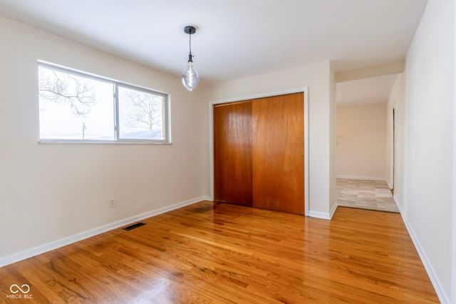 2950 S Lake Drive, Columbus, IN 47203