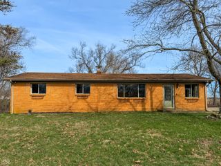 2950 S Lake Drive, Columbus, IN 47203