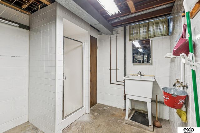 3603 Oak Street, Omaha, NE 68105