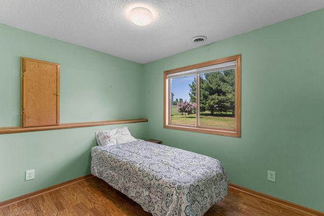 28359 Lakeside Way, Lindstrom, MN 55045