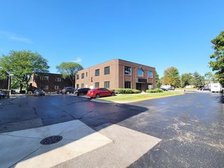 124 S COUNTY FARM Road B1-A, Wheaton, IL 60187
