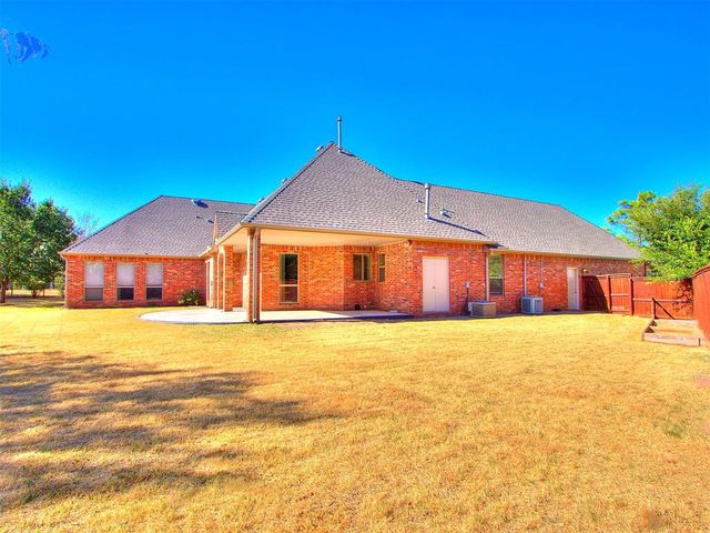 17200 Osprey Circle, Edmond, OK 73012