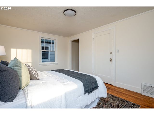 6646 N Columbia Way, Portland, OR 97203