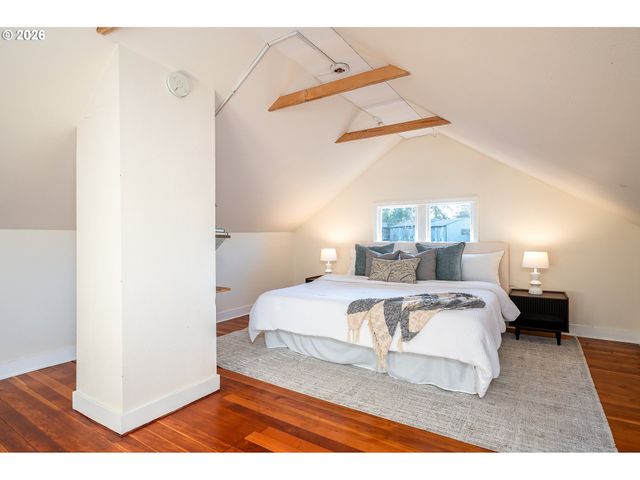 6646 N Columbia Way, Portland, OR 97203