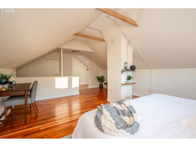 6646 N Columbia Way, Portland, OR 97203