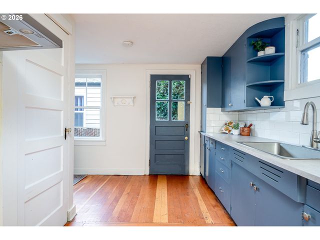 6646 N Columbia Way, Portland, OR 97203