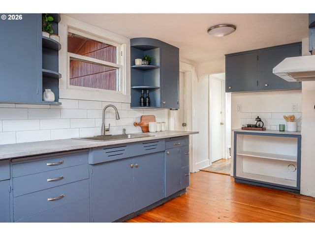 6646 N Columbia Way, Portland, OR 97203