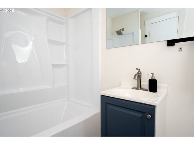 6646 N Columbia Way, Portland, OR 97203